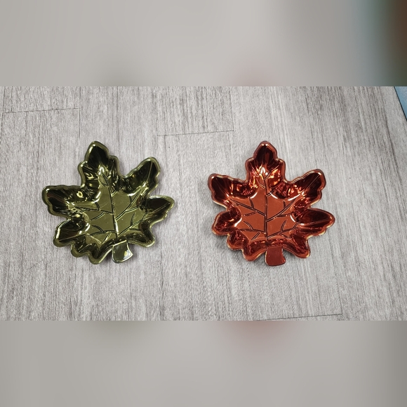 Set of Leaf-Shaped Decorative Dishes - Picture 7 of 8